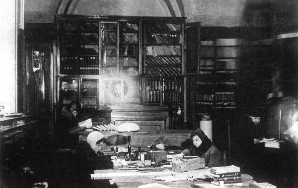 Фото: Публичная  библиотека им. Салтыкова-Щедрина в Ленинграде, 1943 год