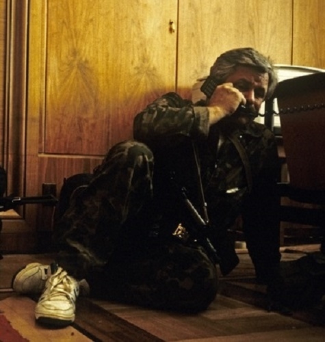 Фото: Во время обстрела Белого дома. Александр Руцкой.  Октябрь 1993 года