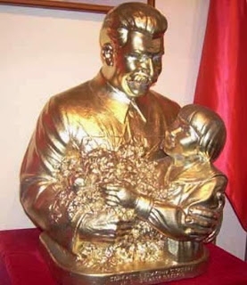Фото: Статуя Сталин и Геля, автор Григорий Лавров. Репрессирован в 1938 году