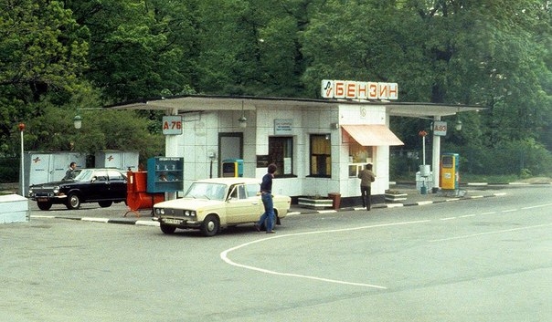 Фото: АЗС в Ленинграде, середина 1980-х