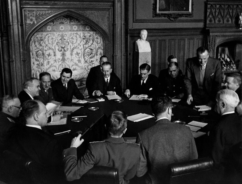 Фото: Крымская (Ялтинская) конференция 1945 г. Заседание министров иностранных дел.
