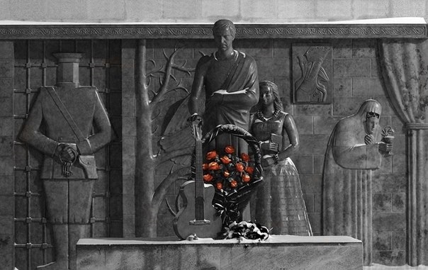 Фото: Скульптурная композиция памяти В. Высоцкого. Самара.Скульптор М. Шемякин, 2011 год