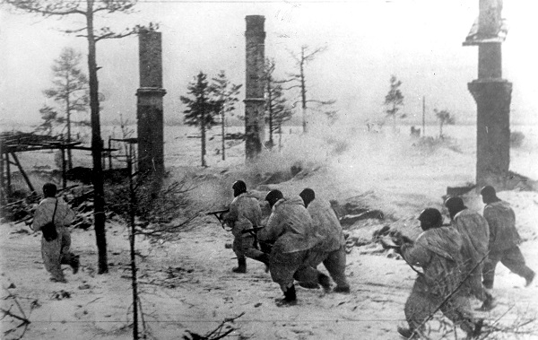 Фото: Волховский фронт атакует противника в ходе прорыва блокады Ленинграда, 1943 год