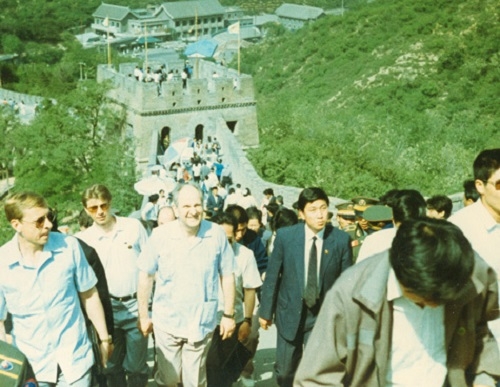 Фото: Б. К Пуго во время посещения Китая.