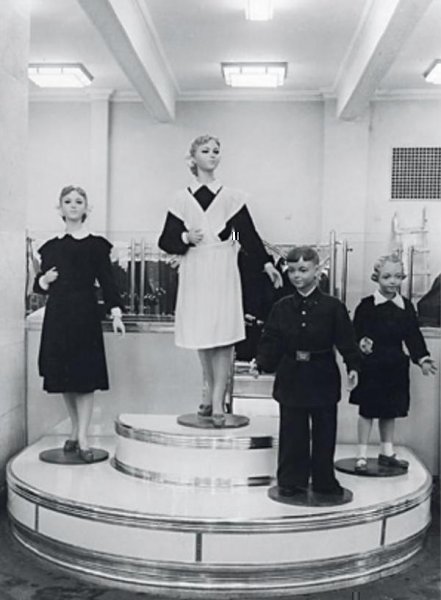 Фото: В 1948 году в советских школах вводят обязательную школьную форму