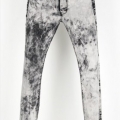 В моду входят джинсы с эффектом поношенности и потертости. Такие джинсы в народе называют «варенки»