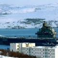 Адмирал Кузжнецов на причале в Североморске 2005 год