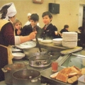 Советская школьная столовая.