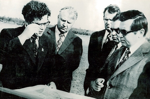 Фото: Егор Лигачев( второй слева) - первый секретарь Томского Обкома КПСС. Рабочая встреча. 1982 год