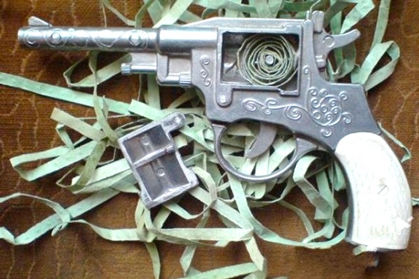 Фото: Сбывшаяся мечта каждого советского мальчишки - пистолет с пистонами