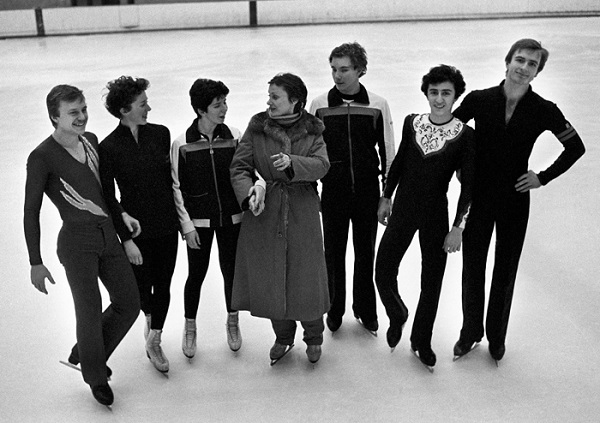Фото: Тренер Елена Чайковская со своими учениками, 1978 год