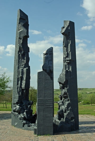 Фото: Памятник в Краснодоне героях Молодой Гвардии, 1983 год