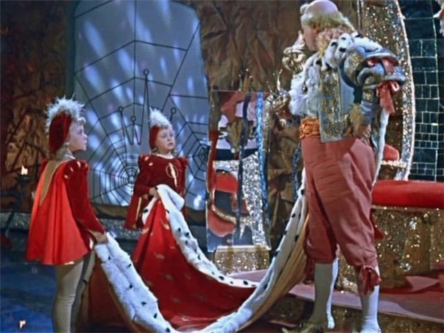 Фото: кадр из фильма королевство кривых зеркал