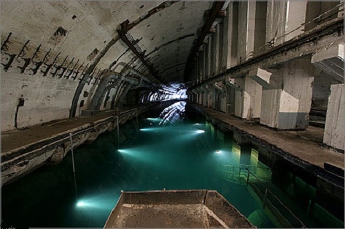 Фото: Заброшенная база подводных лодок в Балаклаве, 2014 год