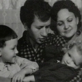 Леонид Быков с супругой Тамарой и детьми Марьяной и Лэсем