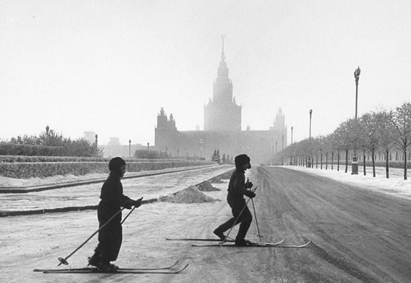 Фото: Занятия лыжным спортом на уроках физкультуры в СССР