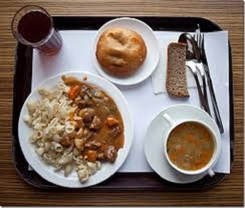 Фото: Поднос с едой из советской столовки