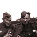Неунывающий фронтовик - актер Алексей Смирнов  с товарищами, 1943 год