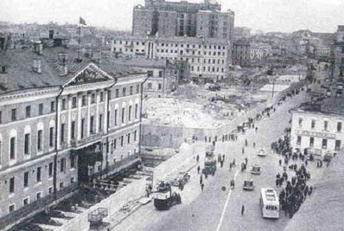 Фото: Здание Моссовета в Москве после передвижки 30 е годы