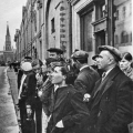 Москвичи слушают речь Молотова 22 июня 1941 года