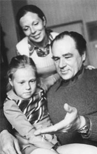 Фото: Г.Отс со своей третьей женой Илоной и дочерью Марианной