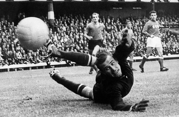 Фото: Легендарный вратарь Лев Яшин. Чемпион кубка Европы по футболу 1960 года