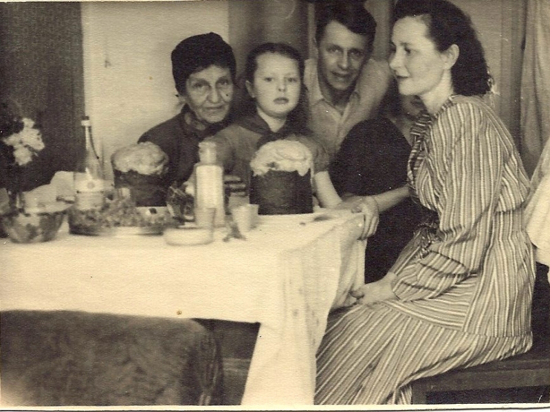 Семья Анциферовых-Райских после войны.