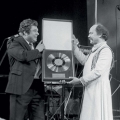 Вручение золотого диска  худруку ВИА  Песняры В. Мулявину, 1989 год