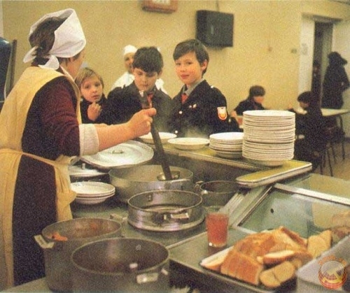 Фото: Советская школьная столовая.
