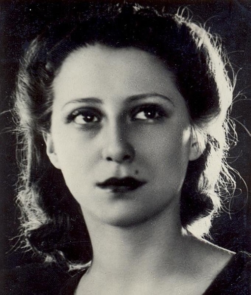 Фото: Юная солистка-балерина Большого театра Майя Плисецкая, 1946 год
