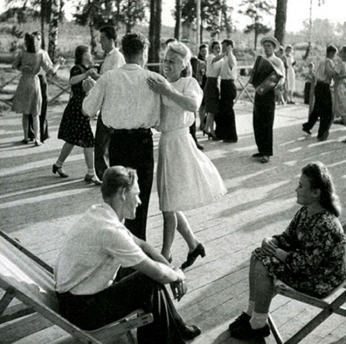 Фото: На послевоенной танцплощадке в Москвы