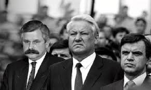 Фото: Александр Руцкой, Борис Ельцин и  Руслан Хасбулатов в дни августовского путча 1991 года
