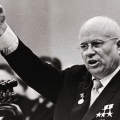 Привычка лидера Хрущева размахивать руками во время выступления, сыграла с ним злую шутку 