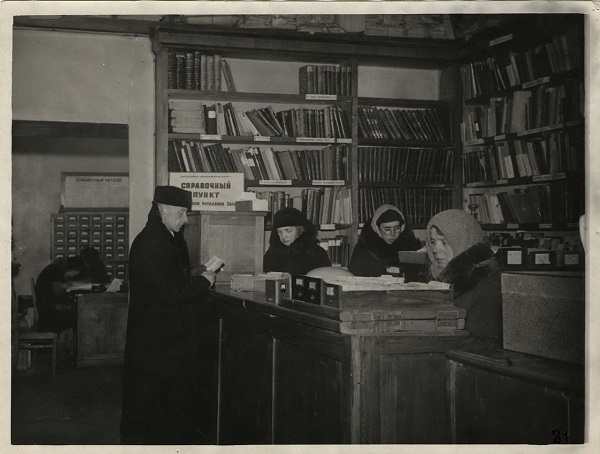 Фото: Библиотека в блокадном Ленинграде 1942 года