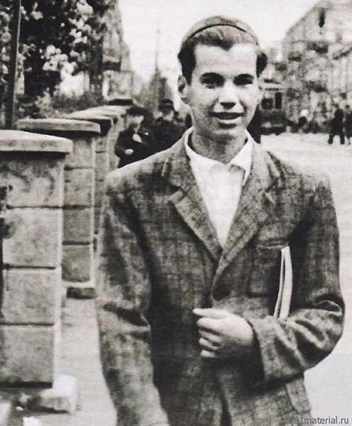 Фото: Георгий Бурков в юности, 1955 год