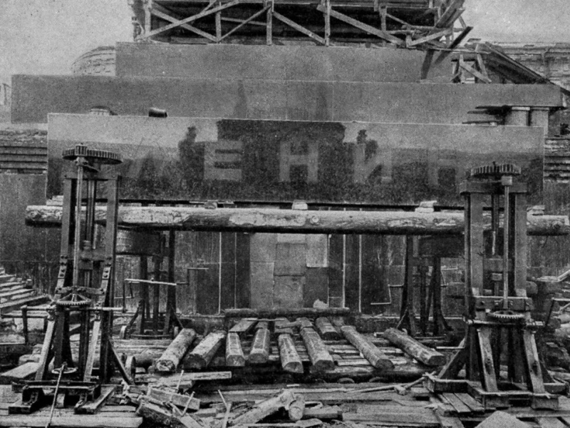 Фото:  Строительство мраморного мавзолея В. И. Ленина