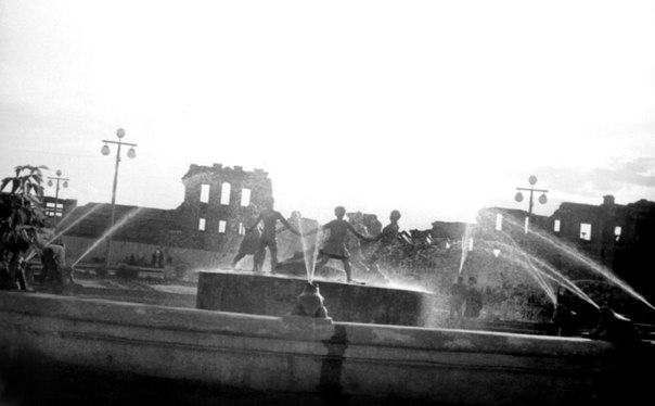 Фото: Работающий фонтан "Бармалей", 1948 год