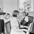 Подготовка к выступлению на концерте в  советской музыкальной школе