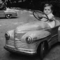 Прогулка на детском педальном автомобиле, 1964 год
