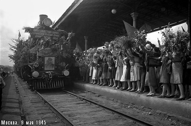 Фото: Встреча солдат с фронта. Москва. 1945 год