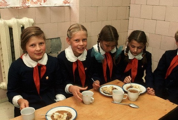 Фото: В школьной столовой СССР