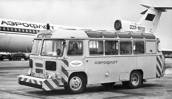 Фото: Машина комплексной уборки салонов самолетов на базе автобуса ПАЗ-672