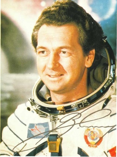 Фото: Герой Светского Союза, летчик-космонавт, ученый, писатель, общественный деятель - Виталий Севастьянов