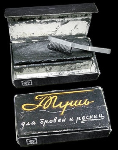 Фото: Советская тушь для ресниц  в картонной коробочке.