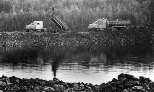 Фото: Река Теча - место сброса радиационных отходов. 1957 год