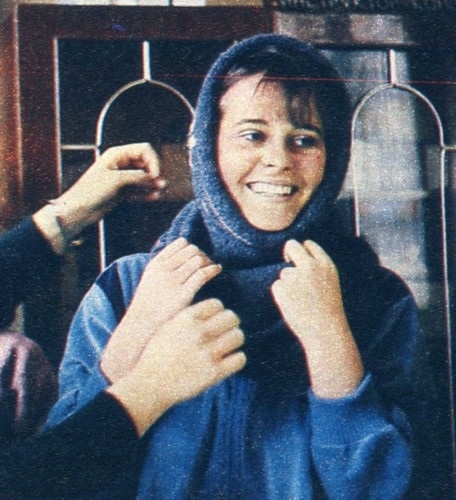 Фото: Модный в СССР головной убор-хомут зима 1987 года