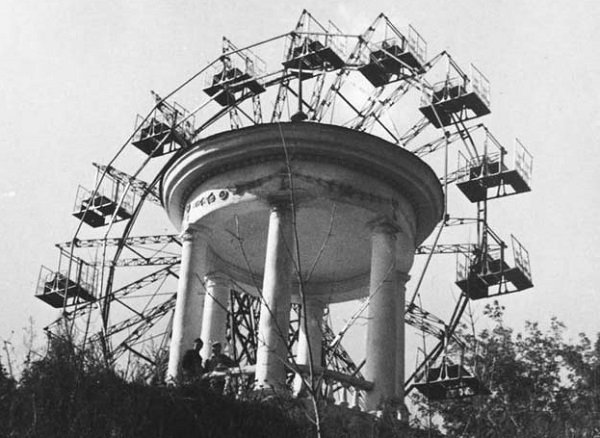 Фото: Советский парк культуры и отдыха аттракцион Колесо обозрения, 1966 год