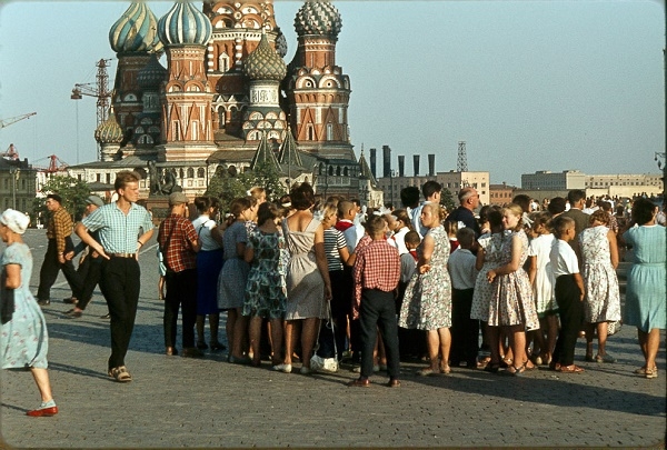 Фото: На Красной площади. Из путешествия Жака Дюпакье в СССР.