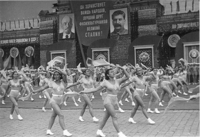 Фото: Спортивный клуб Динамо на параде 1937 года