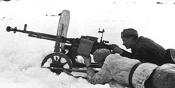 Фото: Бойцы Красной Армии с пулеметом ДШК. Великая Отечественная Война.